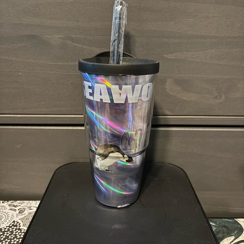 Seaworld Iridescent Tumbler with Straw New